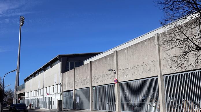 Unter der alten Haupttribüne ist kein Platz für einen Kindergarten.