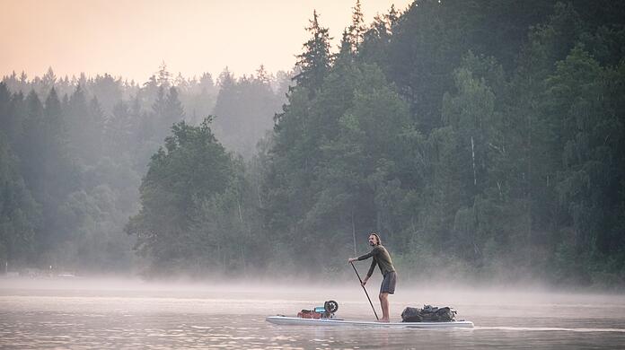 Ob mit dem Stand-up-Paddle durch die Isar oder zu Fuß an den nächsten See - es gibt unzählige Optionen für Abenteuer.