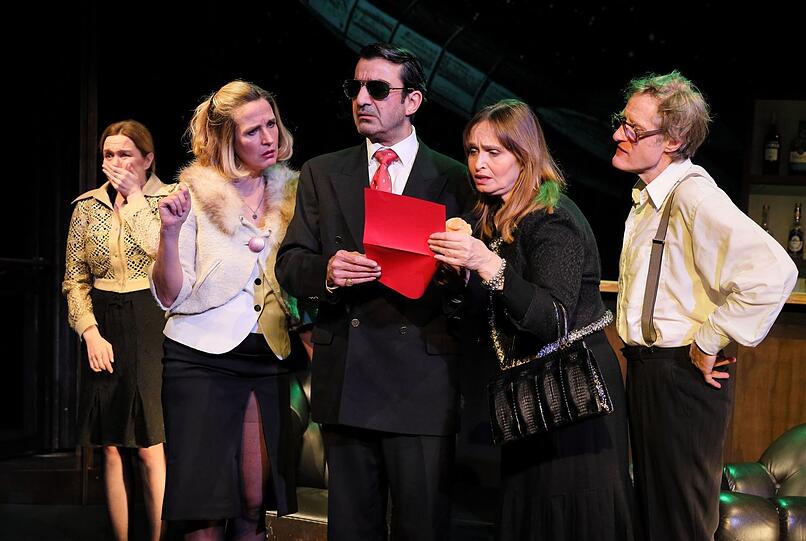 Mara Widmann, Nathalie Schott, Michele Cuciuffo, Dascha von Waberer, Paul Kaiser: Das Ensemble von "Weltuntergang"