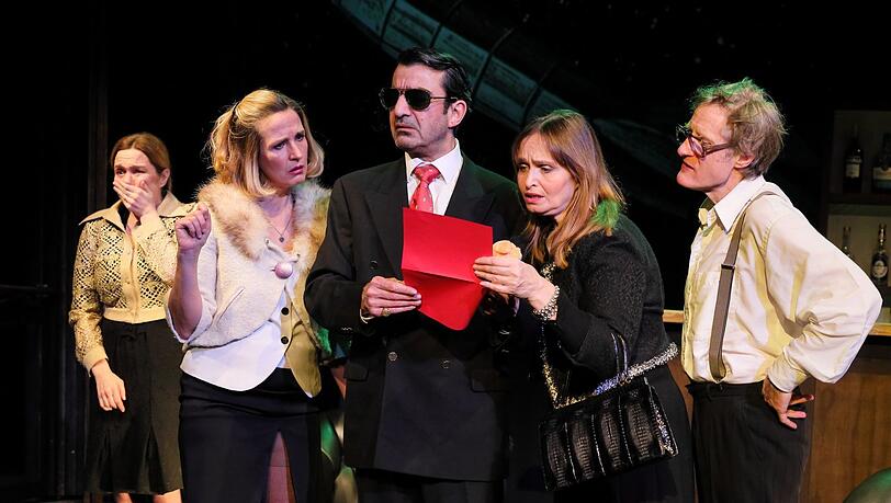 Mara Widmann, Nathalie Schott, Michele Cuciuffo, Dascha von Waberer, Paul Kaiser: Das Ensemble von "Weltuntergang" Mara Widmann, Nathalie Schott, Michele Cuciuffo, Dascha von Waberer, Paul Kaiser: Das Ensemble von "Weltuntergang"