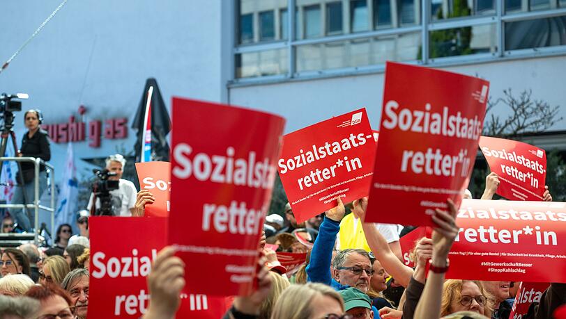 Wie bereits am 1. Mai soll Nürnberg am 26. September wieder Schauplatz für eine DGB-Kundgebung für mehr Arbeitnehmerrechte werden. (Archivbild) Wie bereits am 1. Mai soll Nürnberg am 26. September wieder Schauplatz für eine DGB-Kundgebung für mehr Arbeitnehmerrechte werden. (Archivbild)