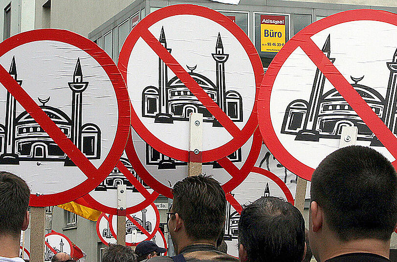 Die AfD fordert ein Verbot von Minaretten und Muezzinrufen - das geht selbst der CSU zu weit.
