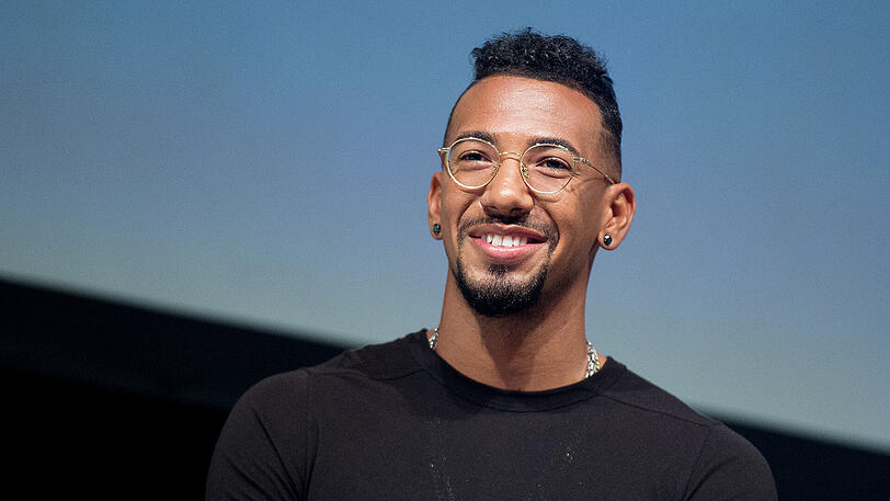 Jérôme Boateng am Dienstag in Hamburg. Dort präsentierte der Bayern-Spieler seine zweite Brillenkollektion.
