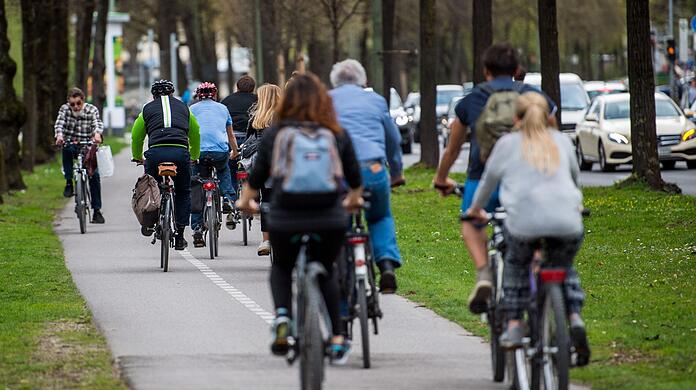 "Aus einer planerischen Sicht ist ein markierter Radstreifen nicht unbedingt einfacher umzusetzen als ein baulicher Radweg", sagt der Experte.