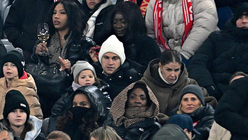 Joshua Kimmich schaute sich das Spiel auf der Trib&uuml;ne an.