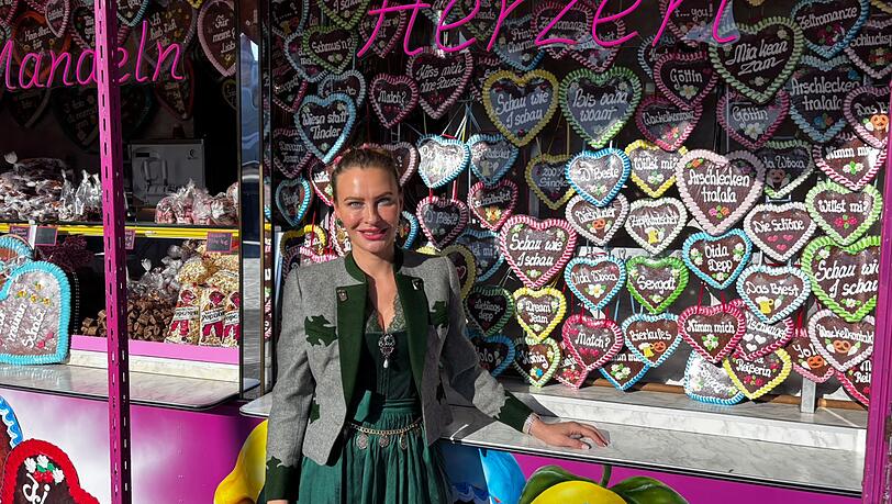 Sprüche wie „Wiesn statt Tinder“ stehen auf den Lebkuchenherzln von Chamaina Pichler. Sprüche wie „Wiesn statt Tinder“ stehen auf den Lebkuchenherzln von Chamaina Pichler.