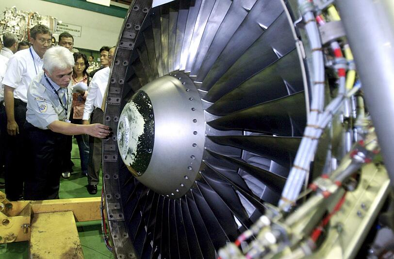 Warum sich ein indischer Techniker während dem Start in der Nähe der Turbine des A319 aufhielt, ist noch ungeklärt.