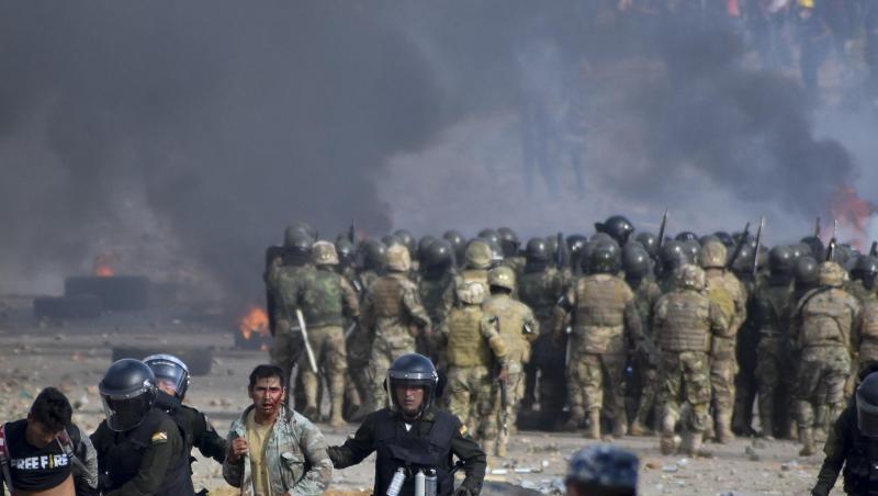 In Sacaba gehen bolivianische Sicherheitskräfte gegen Anhänger des ehemaligen Präsidenten Evo Morales vor. In Sacaba gehen bolivianische Sicherheitskräfte gegen Anhänger des ehemaligen Präsidenten Evo Morales vor.