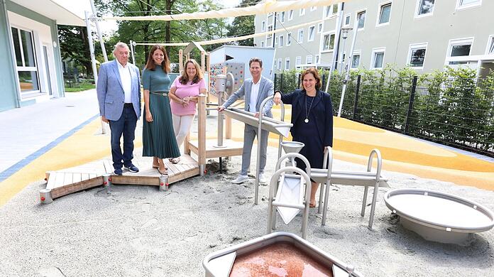 Der Laimer BA-Chef Josef Mögele (SPD, v.l.), Kommunalreferentin Kristina Frank (CSU), Stadträtin Alexandra Gassmann (CSU), Gewofag-Geschäftsführer Klaus-Michael Dengler und die Dritte Bürgermeisterin Verena Dietl (SPD) freuen sich über die neue "Alte Heimat".