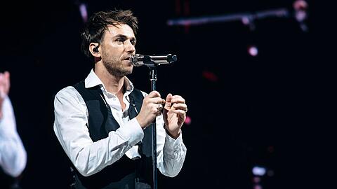 Clueso erreicht zum vierten Mal die Spitzenposition in den Offiziellen Deutschen Album-Charts.