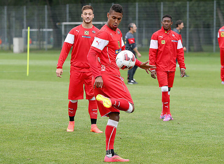 Kennen sich seit ihrer frühsten Kindheit: Rubin Okotie (m.) und David Alaba (r.).