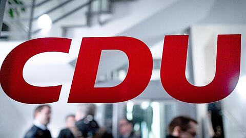 Die CDU verschiebt wegen der Corona-Krise ihren für den 25. April geplanten Sonderparteitag.