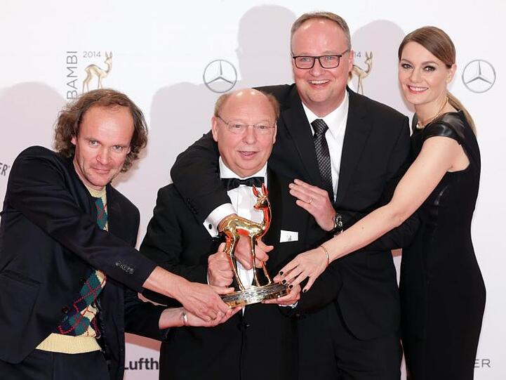 Olaf Schubert (l-r), Gernot Hassknecht, Oliver Welke und Martina Hill bei der Verleihung des Medienpreises Bambi in Berlin 2014.