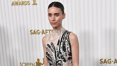 Die für einen Schauspielpreis nominierte Rooney Mara musste bei den SAG Awards auf ihren Einlass in den Eventsaal warten.