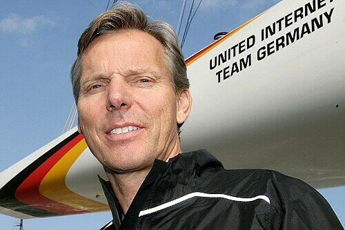 Jochen Schümann war der Teamchef des deutschen Segel-Syndikats. Der Hauptsponsor drehte jetzt aber wegen der Finanzkrise den Geldhahn zu.