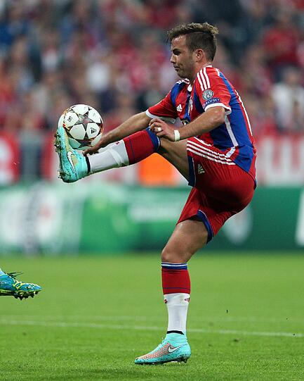 MARIO GÖTZE - NOTE 4 - Im Vergleich zu den anderen eher unauffällig. Spielte und kombinierte mit, aber nicht zwingend genug. Guter Schuss &ndash; gehalten (21.), auch in Minute 55 mit seinem Drehschuss nicht konsequent genug. Kam irgendwie nie so richtig in die Gänge.