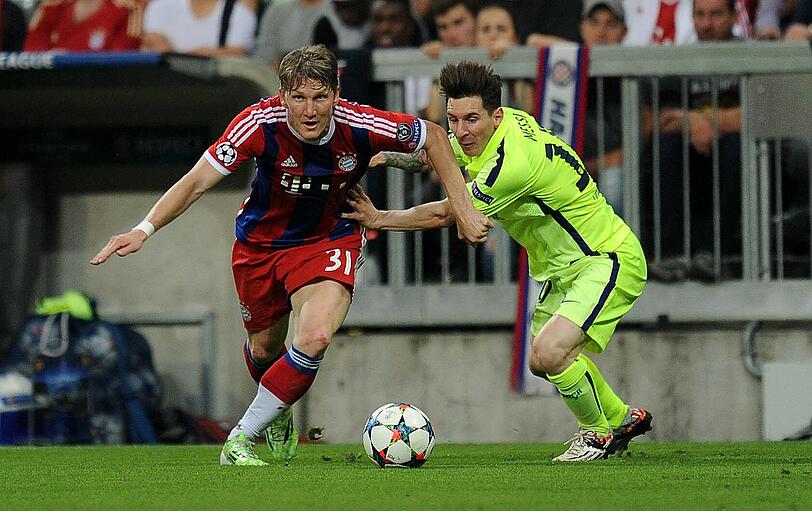 BASTIAN SCHWEINSTEIGER - NOTE 4 - Probierte es aus der Distanz und später mit einem Kopfball ? vergeblich.  Verlor vorm 2. Gegentor ein Kopfballduell gegen Messi. Legte Müllers Tor auf.