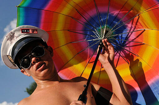 Zum Christopher Street Day 2012 in München erzählen in der AZ Schwule ihre Geschichte. In 76 Staaten wird Homosexualität bestraft, in sieben droht Schwulen und Lesben der Tod.
