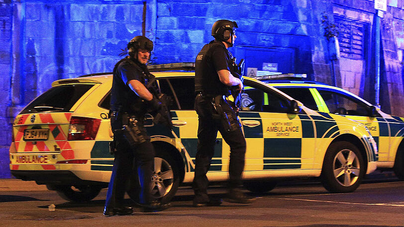 Mindestens 19 Tote nach Explosion bei Ariana-Grande-Konzert. Die ersten Bilder vom Ort des mutmaßlichen Terroranschlags.