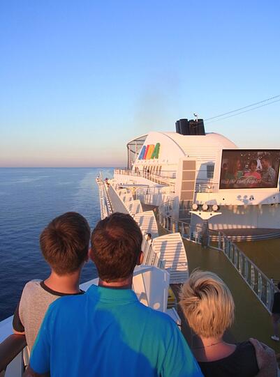Familie auf hoher See.