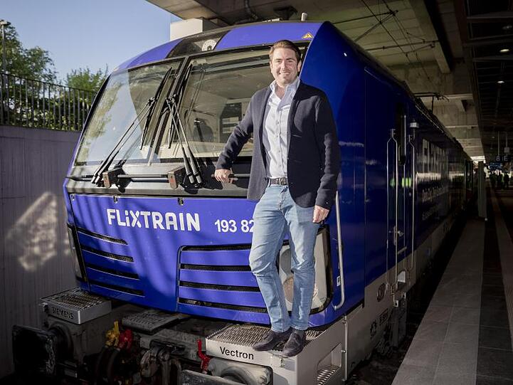 Fabian Stenger, Geschäftsführer von FlixTrain, vor Abfahrt der ersten FlixTrain Verbindung zwischen Köln und Berlin im Bahnhof Berlin-Südkreuz.