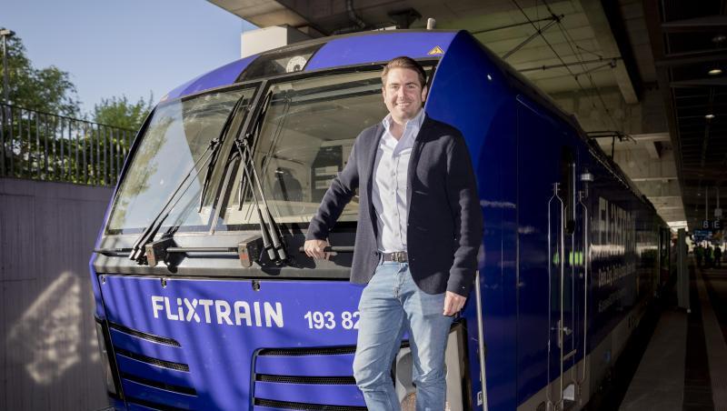 Fabian Stenger, Geschäftsführer von FlixTrain, vor Abfahrt der ersten FlixTrain Verbindung zwischen Köln und Berlin im Bahnhof Berlin-Südkreuz. Fabian Stenger, Geschäftsführer von FlixTrain, vor Abfahrt der ersten FlixTrain Verbindung zwischen Köln und Berlin im Bahnhof Berlin-Südkreuz.