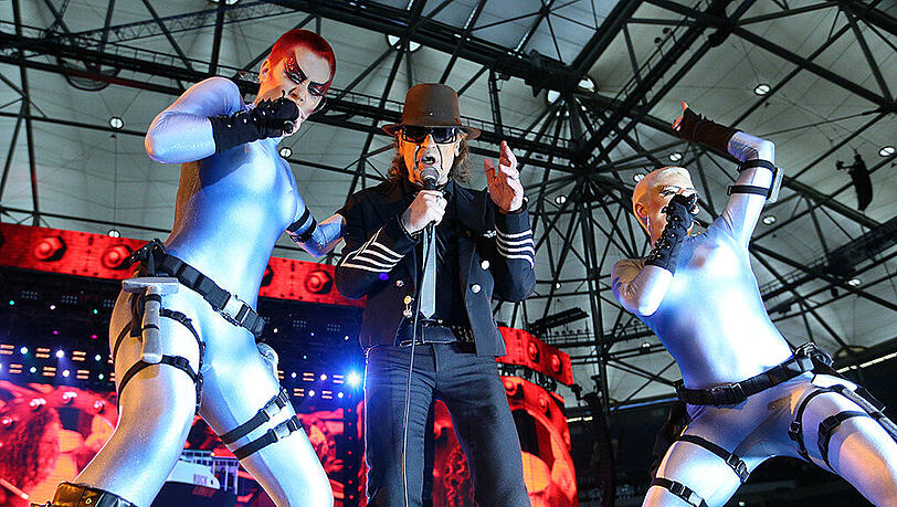 Udo Lindenberg beim Tournee-Auftakt in der Veltins-Arena auf Schalke. Udo Lindenberg beim Tournee-Auftakt in der Veltins-Arena auf Schalke.