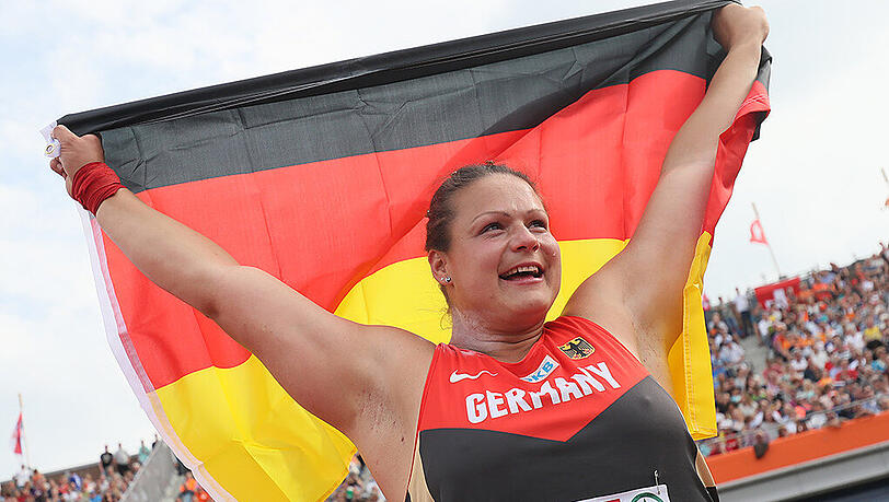 Da war die lange Verletzungszeit erst einmal vergessen: Christina Schwanitz. Da war die lange Verletzungszeit erst einmal vergessen: Christina Schwanitz.