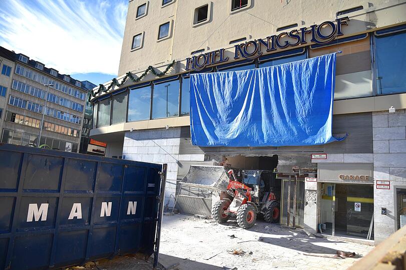 Baustelle am Stachus: Das Hotel Königshof wird abgerissen.