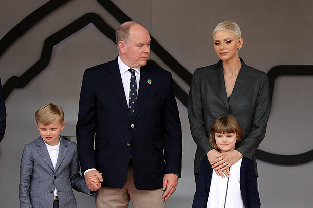 Fürst Albert und Fürstin Charlène mit ihren Kindern Jacques und Gabriella.
