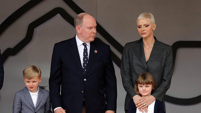 Fürst Albert und Fürstin Charlène mit ihren Kindern Jacques und Gabriella.