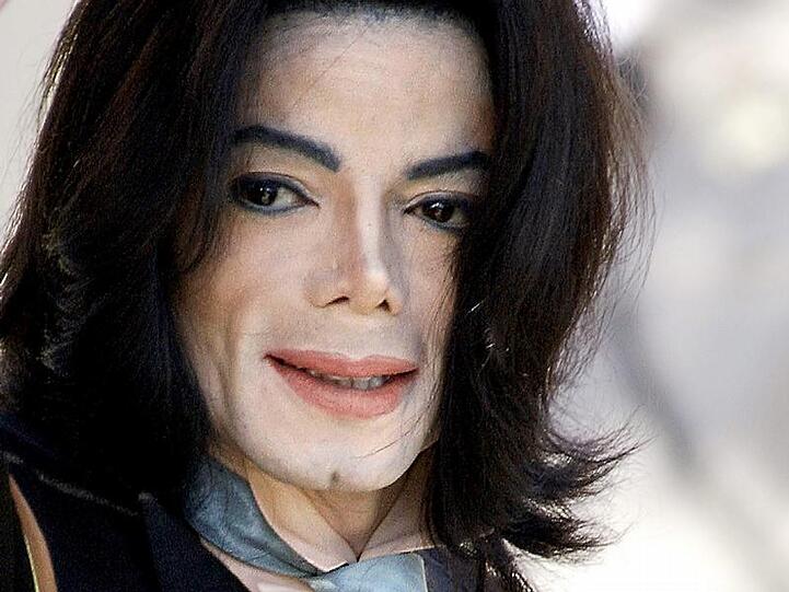 1. Michael Jackson: 140 Millionen Dollar. Gestorben am 15. Juni 2009.