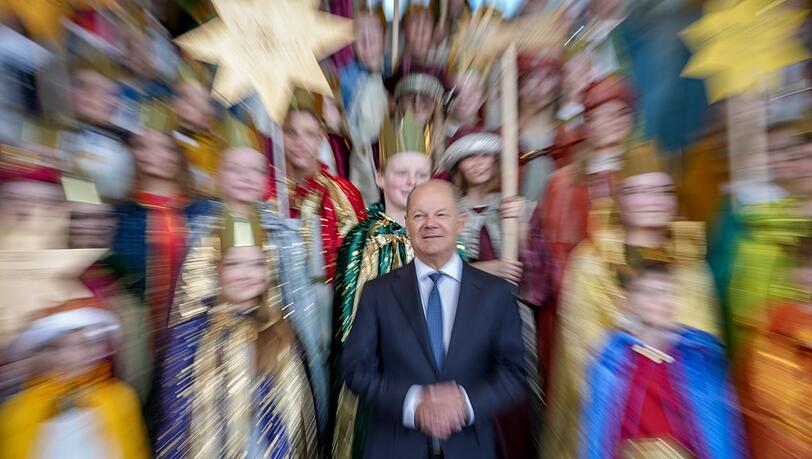 Seine Sozialdemokraten hoffen auf eine Aufholjagd wie 2021, als Olaf Scholz als vermeintlicher Außenseiter ins Kanzleramt einzog. Ein bisschen Sternsinger-Unterstützung dürfte da nicht schaden.