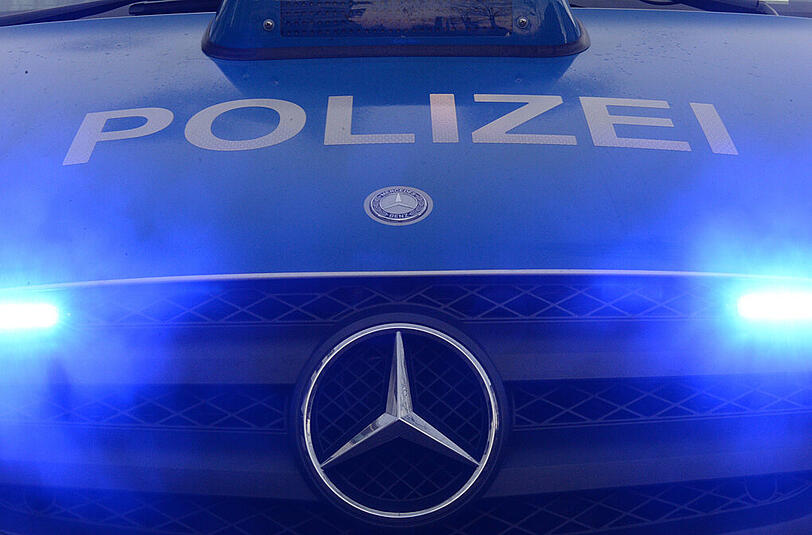 Ein älterer Herr wurde bei einem Zusammenstoß mit einem Pkw schwer verletzt.
