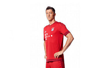 Robert Lewandowski: Note 4. Nicht ganz so ballsicher. Einige Chancen verpufften, weil der Mittelstürmer die Kugel beim ersten Kontakt verlor. Nicht zwingend genug, der letzte Pass auf den Polen war jedoch meist nicht der genaueste.