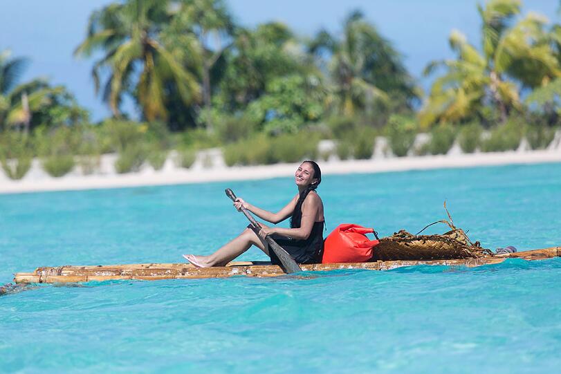 Doch dann kommt eine zweite Eva auf die Insel und stört die traute Zweisamkeit.