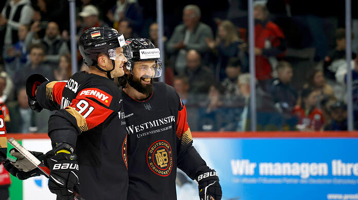 Olympionike: In Dominik Bittner (r., neben DEB-Leitwolf Moritz Müller) kommt ein Nationalspieler zum EHC