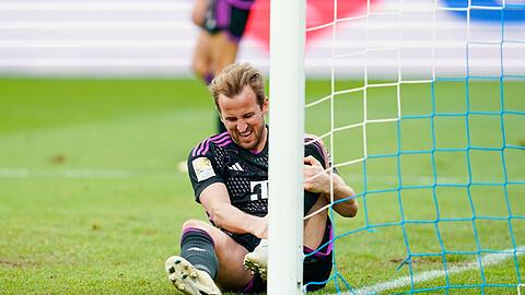 Bayerns Harry Kane ist beim Spiel gegen Darmstadt umgeknickt.