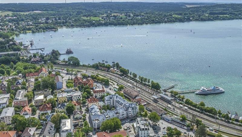 Blick aus der Luft auf Starnberg.