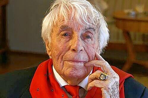 &bdquo;Ich werde auch 108, das könnt ihr mir glauben.&ldquo; (Auf der Gala zu
seinem 107. Geburtstag im Dezember 2010)
In unserer Bilderstrecke lesen Sie die besten Sprüche von Jopie Heesters.