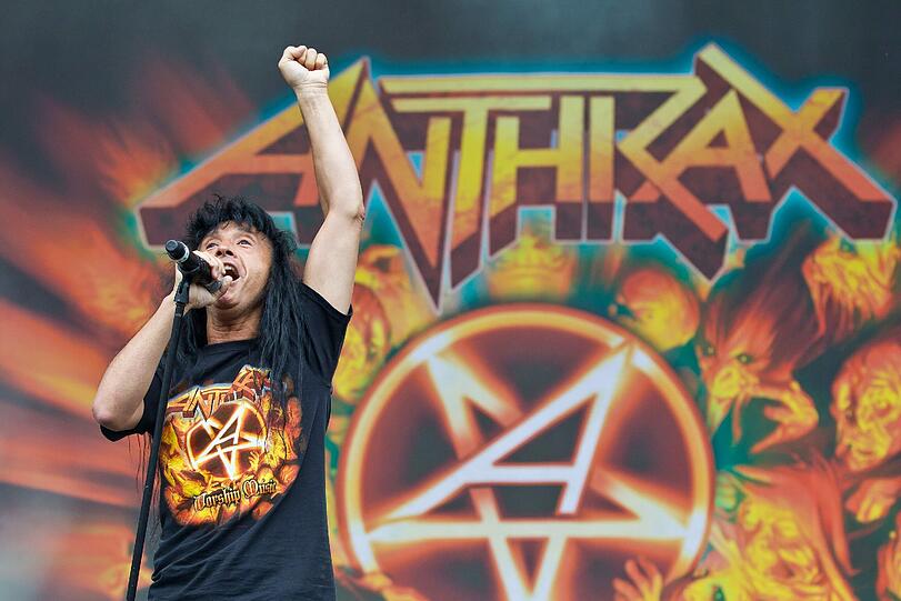 Die Metalband Anthrax rockt auf der Bühne in Nürnberg beim Musikfestival "Rock im Park".