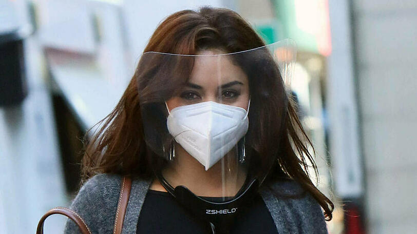 Vanessa Hudgens scheint eine Maske nicht zu reichen.