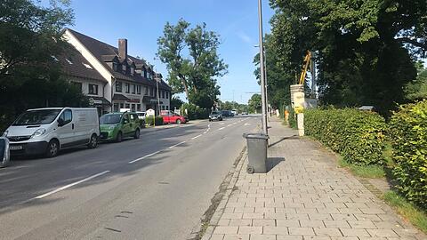 Die Riemer Straße zwischen Mitterfeld und An der Point in Riem.