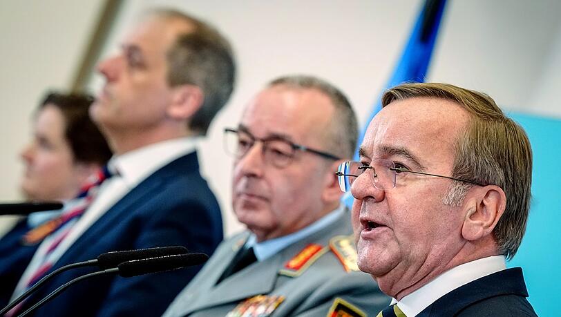 Verteidigungsminister stellt deutsche Milit&auml;rstrategie vor