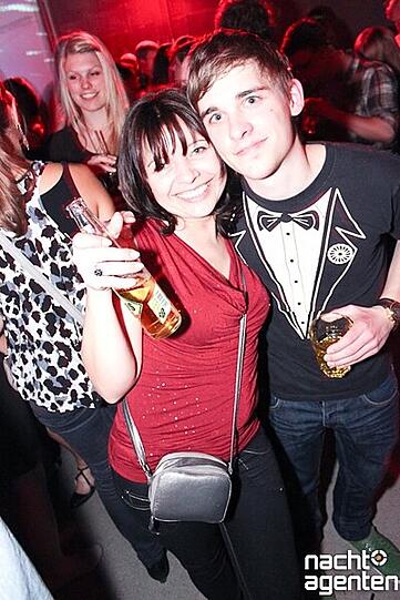 "Miss Mobilee" im Harry Klein brachte die Clubber in Knutschstimmung. Mehr Bilder unter: www.nachtagenten.de