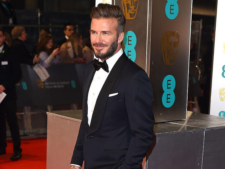 Der 007-Look sitzt bereits, jetzt müsste er sich nur noch rasieren: David Beckham