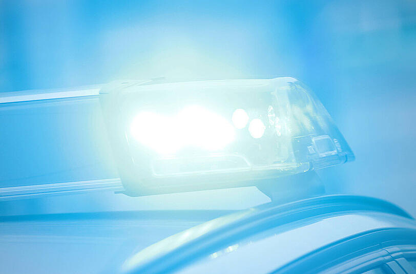 Der Polizist erschoss den Angreifer - der andere Mann kam ins Krankenhaus. (Symbolbild)