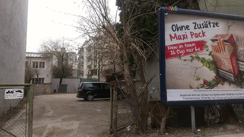3,7 Millionen Euro für dieses eher schäbige Grundstück in der Maxvorstadt: Der Münchner Immobilienmarkt gibt's her.