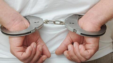 Zwei Monate nach der Tat hat die Polizei den tatverdächtigen 36-Jährigen wegen Verdachts des versuchten Totschlags verhaftet. (Symbolbild)
