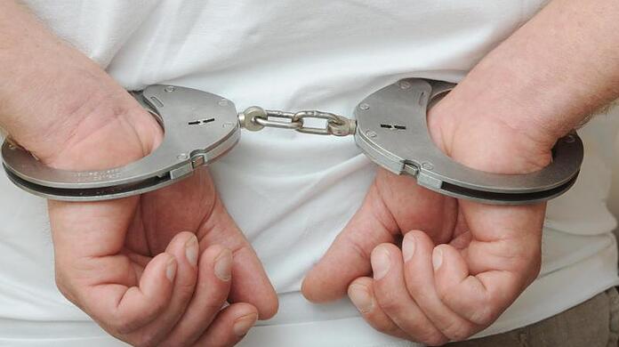 Die Polizei hat in Höhenkirchen-Siegertsbrunn drei mutmaßliche Drogenhändler hochgenommen. (Symbolbild)